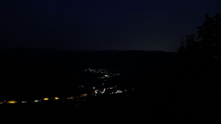Dieses Bild zeigt eine Webcam-Aufnahme vom Achertal, aufgenommen am Donnerstag, den 16.07.2026 um 04:10 Uhr. Die Temperatur betrug 18.8°C.