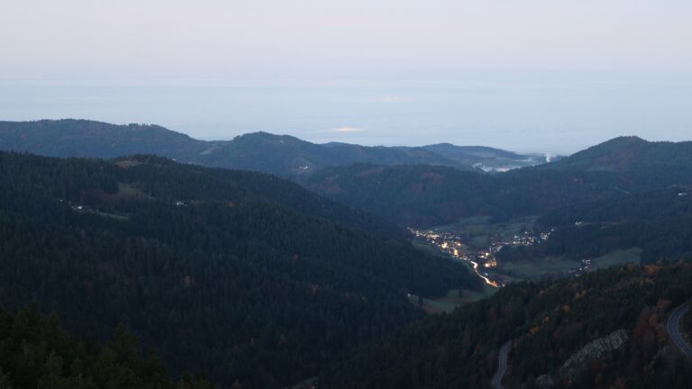 Dieses Bild zeigt eine Webcam-Aufnahme vom Achertal, aufgenommen am Montag, den 10.11.2025 um 06:50 Uhr. Die Temperatur betrug 3.9°C.