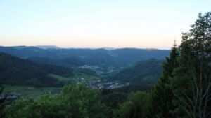Dieses Bild zeigt eine Webcam-Aufnahme vom Achertal, aufgenommen am Freitag, den 22.05.2026 um 06:00 Uhr. Die Temperatur betrug 15.5°C.