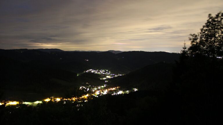 Dieses Bild zeigt eine Webcam-Aufnahme vom Achertal, aufgenommen am Dienstag, den 19.05.2026 um 22:50 Uhr. Die Temperatur betrug 11.9°C.