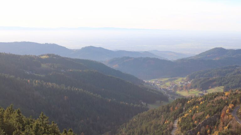 Dieses Bild zeigt eine Webcam-Aufnahme vom Achertal, aufgenommen am Dienstag, den 04.11.2025 um 15:50 Uhr. Die Temperatur betrug 12.4°C.