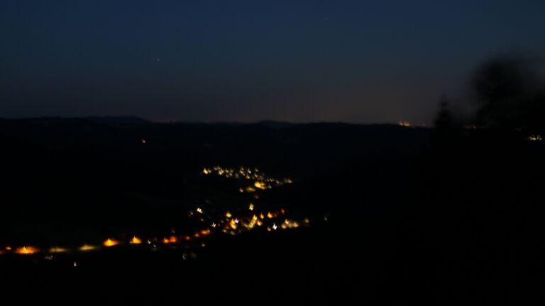 Dieses Bild zeigt eine Webcam-Aufnahme vom Achertal, aufgenommen am Mittwoch, den 12.08.2026 um 05:10 Uhr. Die Temperatur betrug 20.2°C.