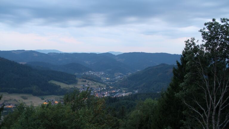 Dieses Bild zeigt eine Webcam-Aufnahme vom Achertal, aufgenommen am Montag, den 17.08.2026 um 21:00 Uhr. Die Temperatur betrug 19.1°C.