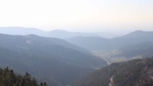 Dieses Bild zeigt eine Webcam-Aufnahme vom Achertal, aufgenommen am Freitag, den 20.03.2026 um 16:50 Uhr. Die Temperatur betrug 9.8°C.