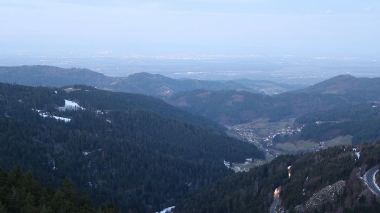 Dieses Bild zeigt eine Webcam-Aufnahme vom Achertal, aufgenommen am Freitag, den 16.01.2026 um 07:50 Uhr. Die Temperatur betrug 4.8°C.