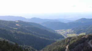 Dieses Bild zeigt eine Webcam-Aufnahme vom Achertal, aufgenommen am Sonntag, den 01.03.2026 um 16:30 Uhr. Die Temperatur betrug 6.9°C.