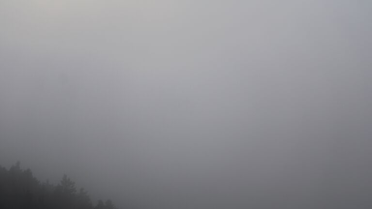 Dieses Bild zeigt eine Webcam-Aufnahme vom Achertal, aufgenommen am Sonntag, den 26.10.2025 um 17:20 Uhr. Die Temperatur betrug 0.8°C.