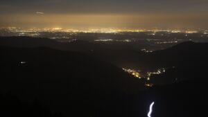 Dieses Bild zeigt eine Webcam-Aufnahme vom Achertal, aufgenommen am Dienstag, den 14.04.2026 um 21:50 Uhr. Die Temperatur betrug 2.6°C.