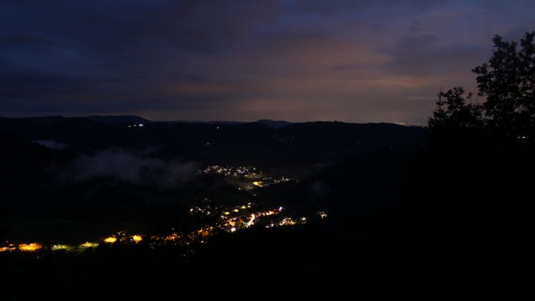 Dieses Bild zeigt eine Webcam-Aufnahme vom Achertal, aufgenommen am Freitag, den 17.07.2026 um 22:30 Uhr. Die Temperatur betrug 14.9°C.