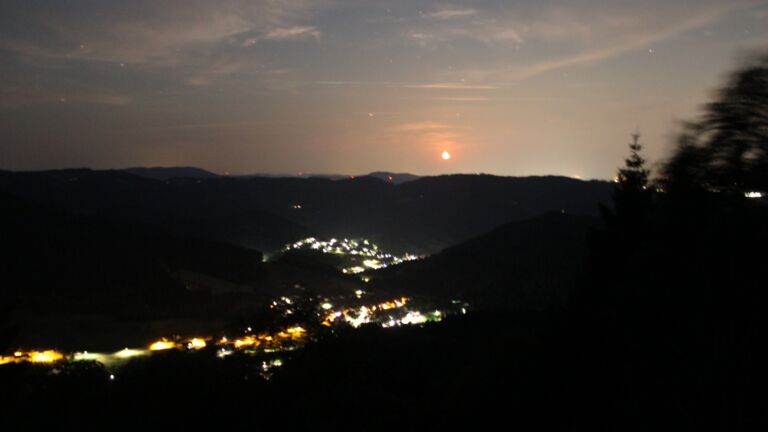 Dieses Bild zeigt eine Webcam-Aufnahme vom Achertal, aufgenommen am Samstag, den 27.06.2026 um 02:40 Uhr. Die Temperatur betrug 28.6°C.