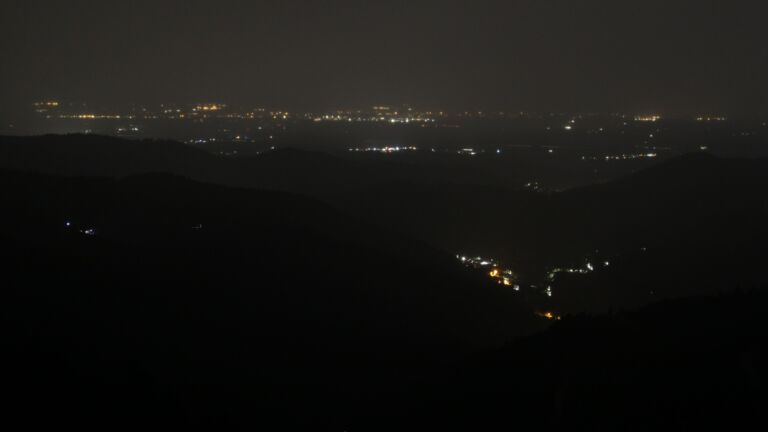 Dieses Bild zeigt eine Webcam-Aufnahme vom Achertal, aufgenommen am Mittwoch, den 04.06.2025 um 03:50 Uhr. Die Temperatur betrug 13.4°C.
