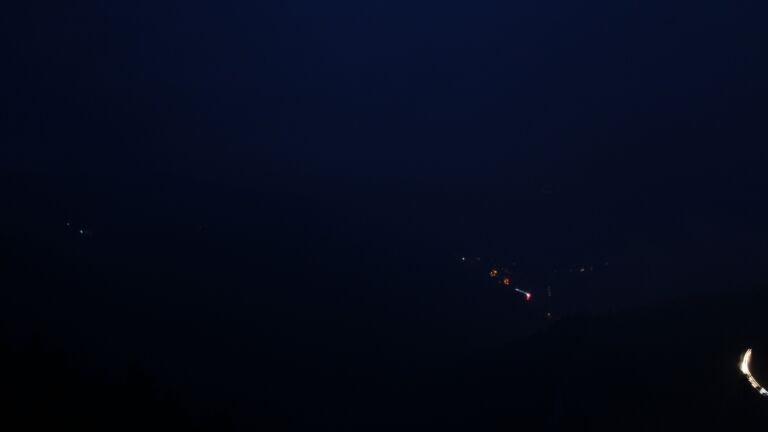 Dieses Bild zeigt eine Webcam-Aufnahme vom Achertal, aufgenommen am Samstag, den 26.07.2025 um 22:00 Uhr. Die Temperatur betrug 12.9°C.