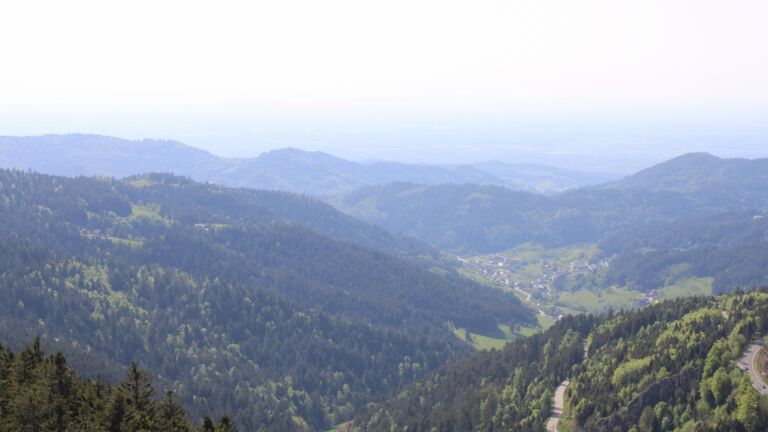 Dieses Bild zeigt eine Webcam-Aufnahme vom Achertal, aufgenommen am Freitag, den 02.05.2025 um 16:40 Uhr. Die Temperatur betrug 21.2°C.
