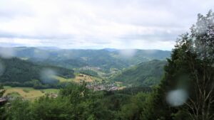 Dieses Bild zeigt eine Webcam-Aufnahme vom Achertal, aufgenommen am Mittwoch, den 03.06.2026 um 10:10 Uhr. Die Temperatur betrug 10°C.