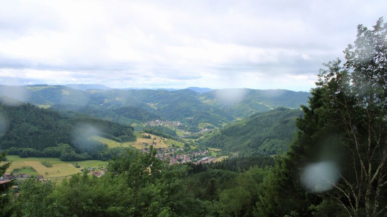 Dieses Bild zeigt eine Webcam-Aufnahme vom Achertal, aufgenommen am Mittwoch, den 03.06.2026 um 10:10 Uhr. Die Temperatur betrug 10°C.
