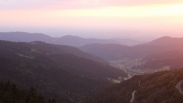 Dieses Bild zeigt eine Webcam-Aufnahme vom Achertal, aufgenommen am Samstag, den 17.05.2025 um 20:50 Uhr. Die Temperatur betrug 9.4°C.