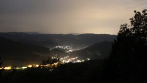 Dieses Bild zeigt eine Webcam-Aufnahme vom Achertal, aufgenommen am Freitag, den 31.07.2026 um 23:30 Uhr. Die Temperatur betrug 18.4°C.