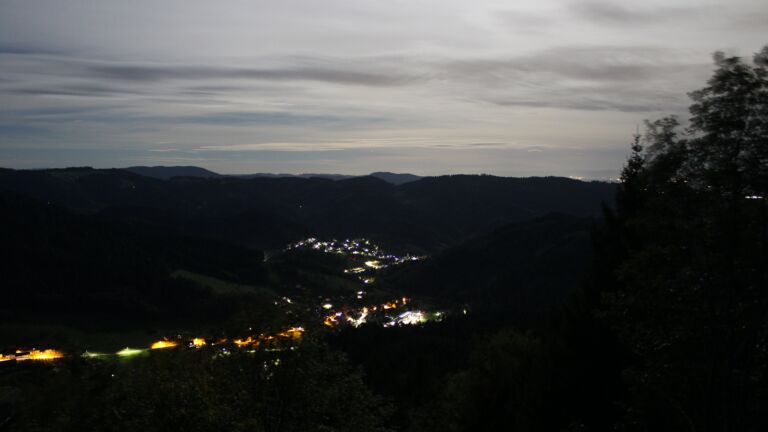 Dieses Bild zeigt eine Webcam-Aufnahme vom Achertal, aufgenommen am Freitag, den 23.10.2026 um 01:30 Uhr. Die Temperatur betrug 8.1°C.