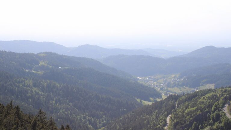 Dieses Bild zeigt eine Webcam-Aufnahme vom Achertal, aufgenommen am Donnerstag, den 15.05.2025 um 17:50 Uhr. Die Temperatur betrug 10.8°C.