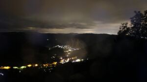 Dieses Bild zeigt eine Webcam-Aufnahme vom Achertal, aufgenommen am Donnerstag, den 08.10.2026 um 04:30 Uhr. Die Temperatur betrug 13.2°C.