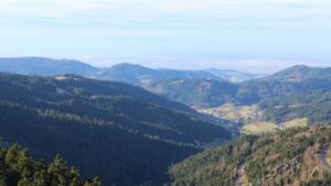 Dieses Bild zeigt eine Webcam-Aufnahme vom Achertal, aufgenommen am Dienstag, den 02.12.2025 um 13:10 Uhr. Die Temperatur betrug 6.6°C.