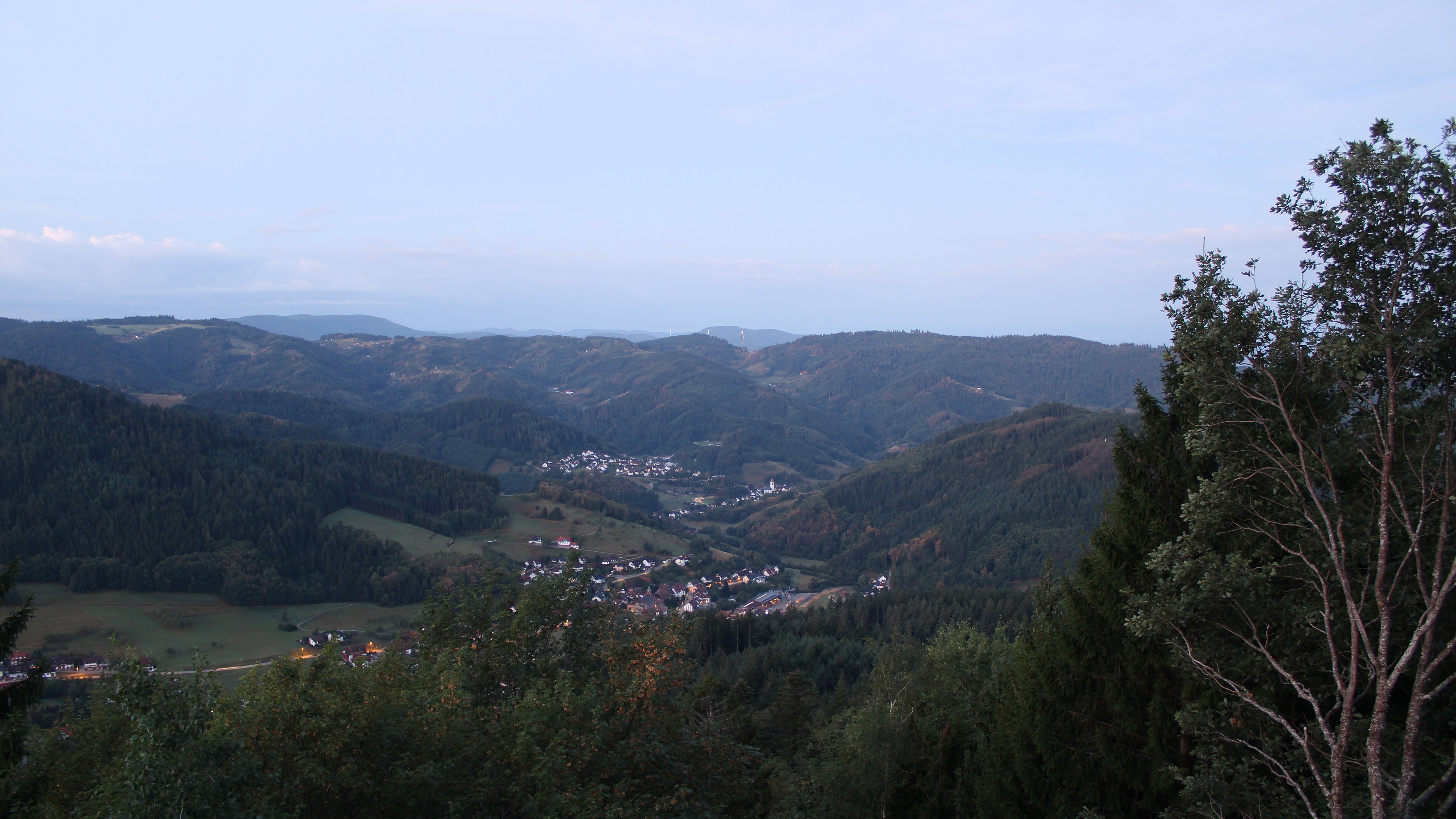 Dieses Bild zeigt eine Webcam-Aufnahme vom Achertal, aufgenommen am Dienstag, den 01.09.2026 um 06:20 Uhr. Die Temperatur betrug 13°C.