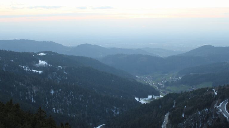 Dieses Bild zeigt eine Webcam-Aufnahme vom Achertal, aufgenommen am Donnerstag, den 02.04.2026 um 20:00 Uhr. Die Temperatur betrug 5.4°C.