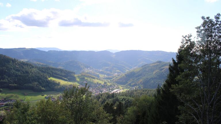 Dieses Bild zeigt eine Webcam-Aufnahme vom Achertal, aufgenommen am Montag, den 12.10.2026 um 15:50 Uhr. Die Temperatur betrug 15.4°C.