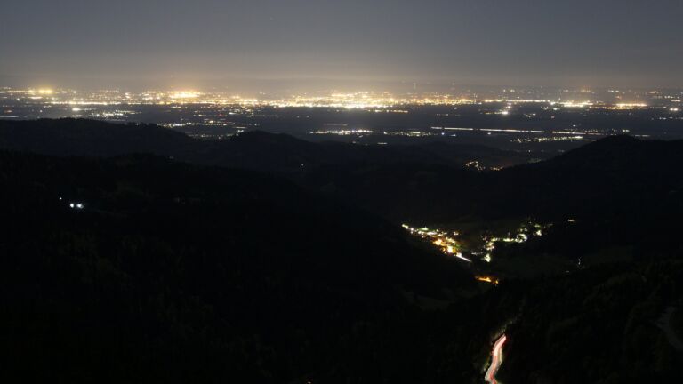 Dieses Bild zeigt eine Webcam-Aufnahme vom Achertal, aufgenommen am Samstag, den 25.04.2026 um 00:00 Uhr. Die Temperatur betrug 10.5°C.