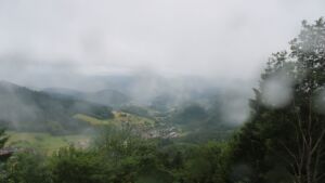 Dieses Bild zeigt eine Webcam-Aufnahme vom Achertal, aufgenommen am Donnerstag, den 11.06.2026 um 08:20 Uhr. Die Temperatur betrug 7°C.