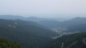Dieses Bild zeigt eine Webcam-Aufnahme vom Achertal, aufgenommen am Samstag, den 14.06.2025 um 05:10 Uhr. Die Temperatur betrug 23.4°C.