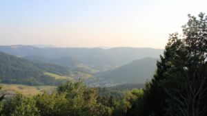 Dieses Bild zeigt eine Webcam-Aufnahme vom Achertal, aufgenommen am Donnerstag, den 30.07.2026 um 19:50 Uhr. Die Temperatur betrug 27.9°C.