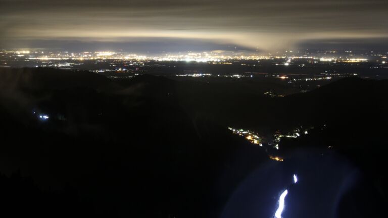 Dieses Bild zeigt eine Webcam-Aufnahme vom Achertal, aufgenommen am Donnerstag, den 30.10.2025 um 00:00 Uhr. Die Temperatur betrug 6.9°C.