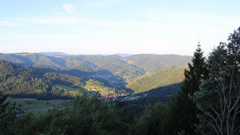 Dieses Bild zeigt eine Webcam-Aufnahme vom Achertal, aufgenommen am Montag, den 13.07.2026 um 06:50 Uhr. Die Temperatur betrug 21.1°C.