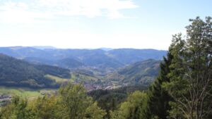 Dieses Bild zeigt eine Webcam-Aufnahme vom Achertal, aufgenommen am Sonntag, den 27.09.2026 um 14:30 Uhr. Die Temperatur betrug 27.3°C.