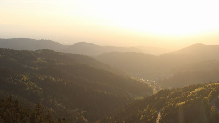 Dieses Bild zeigt eine Webcam-Aufnahme vom Achertal, aufgenommen am Samstag, den 25.04.2026 um 20:00 Uhr. Die Temperatur betrug 13.3°C.