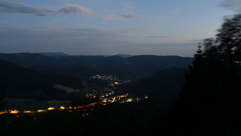 Dieses Bild zeigt eine Webcam-Aufnahme vom Achertal, aufgenommen am Dienstag, den 23.06.2026 um 22:40 Uhr. Die Temperatur betrug 25.2°C.