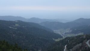 Dieses Bild zeigt eine Webcam-Aufnahme vom Achertal, aufgenommen am Freitag, den 14.11.2025 um 16:30 Uhr. Die Temperatur betrug 15.9°C.