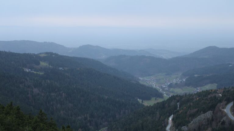 Dieses Bild zeigt eine Webcam-Aufnahme vom Achertal, aufgenommen am Freitag, den 14.11.2025 um 16:30 Uhr. Die Temperatur betrug 15.9°C.