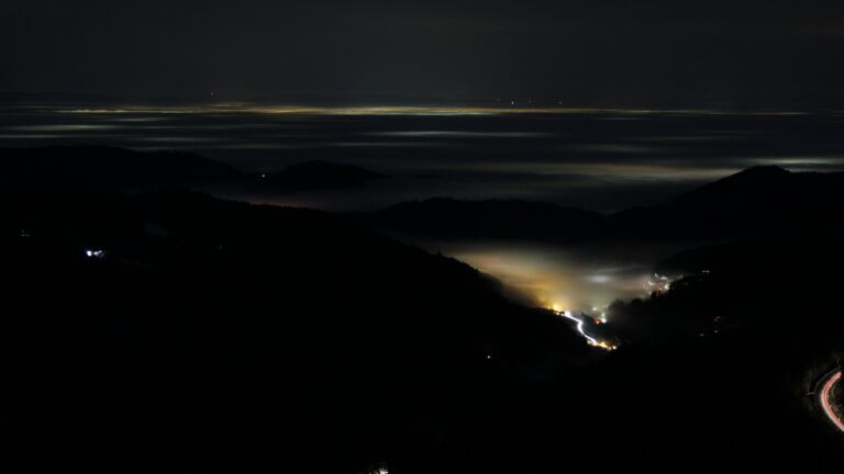 Dieses Bild zeigt eine Webcam-Aufnahme vom Achertal, aufgenommen am Dienstag, den 20.01.2026 um 22:10 Uhr. Die Temperatur betrug 4.4°C.