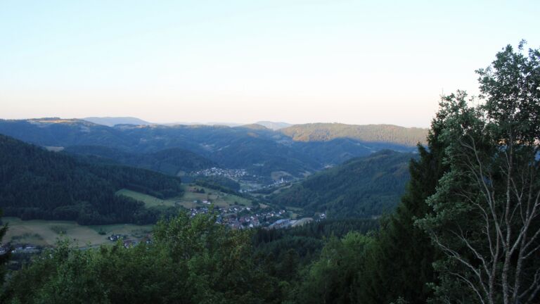 Dieses Bild zeigt eine Webcam-Aufnahme vom Achertal, aufgenommen am Freitag, den 14.08.2026 um 06:50 Uhr. Die Temperatur betrug 25.4°C.