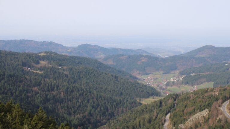 Dieses Bild zeigt eine Webcam-Aufnahme vom Achertal, aufgenommen am Freitag, den 06.03.2026 um 09:30 Uhr. Die Temperatur betrug 13.4°C.