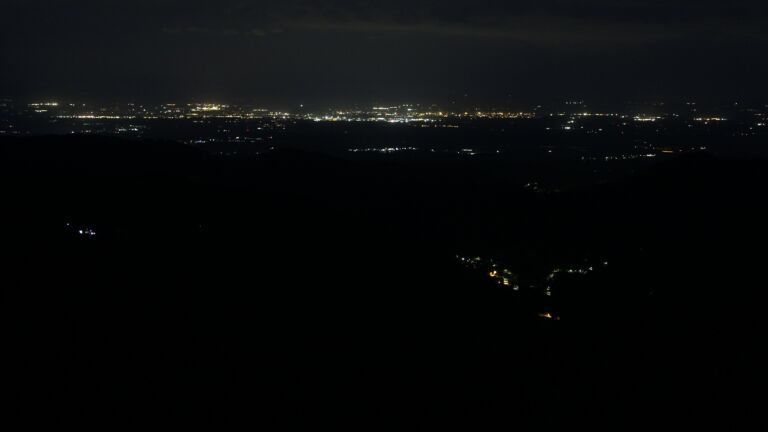 Dieses Bild zeigt eine Webcam-Aufnahme vom Achertal, aufgenommen am Mittwoch, den 16.07.2025 um 04:10 Uhr. Die Temperatur betrug 13°C.