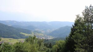 Dieses Bild zeigt eine Webcam-Aufnahme vom Achertal, aufgenommen am Samstag, den 18.07.2026 um 17:20 Uhr. Die Temperatur betrug 26°C.