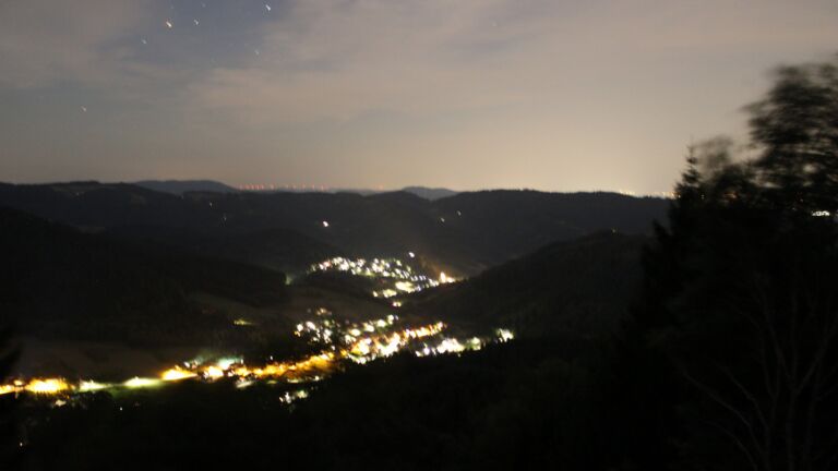 Dieses Bild zeigt eine Webcam-Aufnahme vom Achertal, aufgenommen am Samstag, den 01.08.2026 um 22:50 Uhr. Die Temperatur betrug 20.2°C.