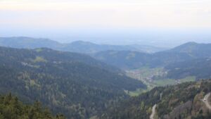 Dieses Bild zeigt eine Webcam-Aufnahme vom Achertal, aufgenommen am Samstag, den 18.04.2026 um 16:40 Uhr. Die Temperatur betrug 14.8°C.