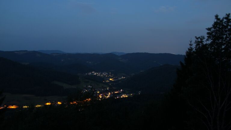 Dieses Bild zeigt eine Webcam-Aufnahme vom Achertal, aufgenommen am Donnerstag, den 16.07.2026 um 04:40 Uhr. Die Temperatur betrug 18.7°C.