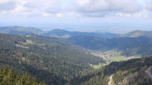 Dieses Bild zeigt eine Webcam-Aufnahme vom Achertal, aufgenommen am Dienstag, den 22.04.2025 um 11:50 Uhr. Die Temperatur betrug 10.2°C.