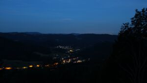 Dieses Bild zeigt eine Webcam-Aufnahme vom Achertal, aufgenommen am Mittwoch, den 08.07.2026 um 04:30 Uhr. Die Temperatur betrug 18°C.