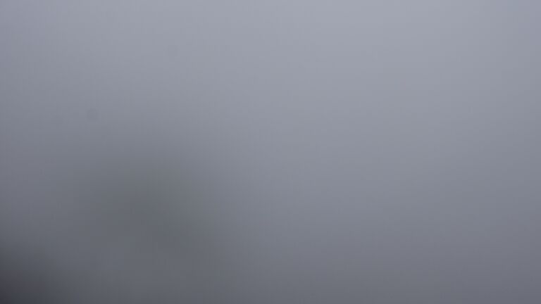 Dieses Bild zeigt eine Webcam-Aufnahme vom Achertal, aufgenommen am Montag, den 27.10.2025 um 11:20 Uhr. Die Temperatur betrug 2.5°C.